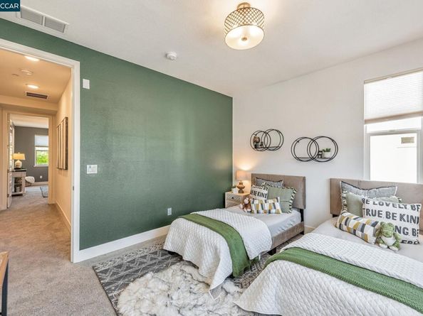 467 Mitchell Ave, Alameda CA 94501