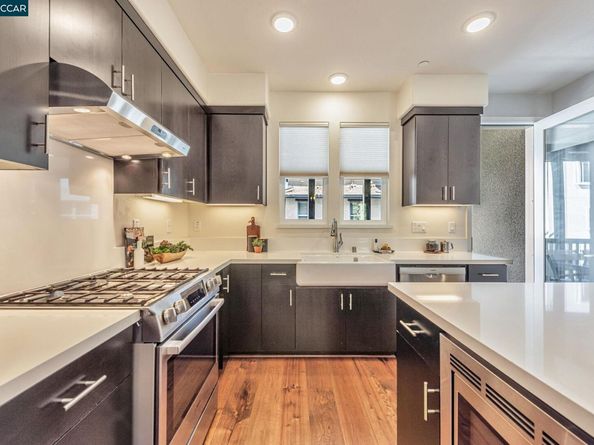 467 Mitchell Ave, Alameda CA 94501