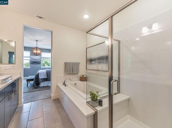 467 Mitchell Ave, Alameda CA 94501