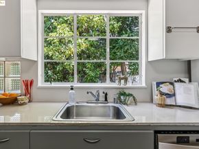 22574 6Th St, Hayward CA 94541