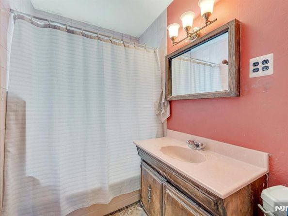 18 Ferncliff Road, Jersey City NJ 07305