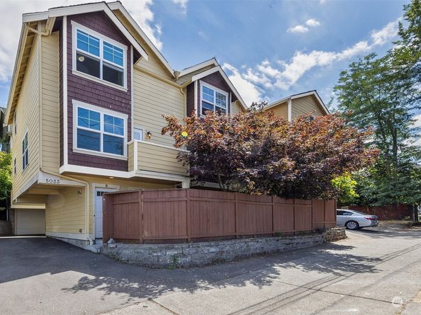 5033 12th Avenue NE B, Seattle WA 98105