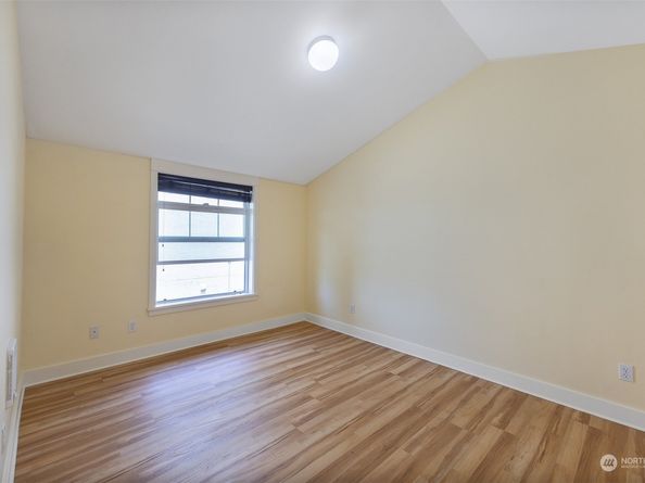 5033 12th Avenue NE B, Seattle WA 98105