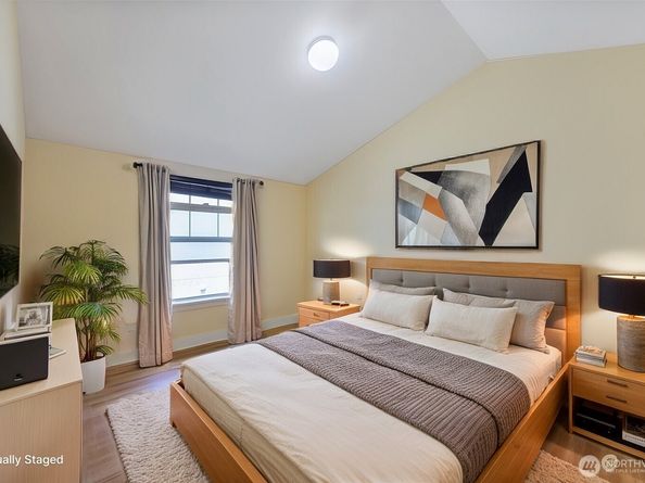 5033 12th Avenue NE B, Seattle WA 98105