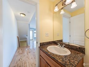 5033 12th Avenue NE B, Seattle WA 98105