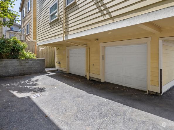 5033 12th Avenue NE B, Seattle WA 98105