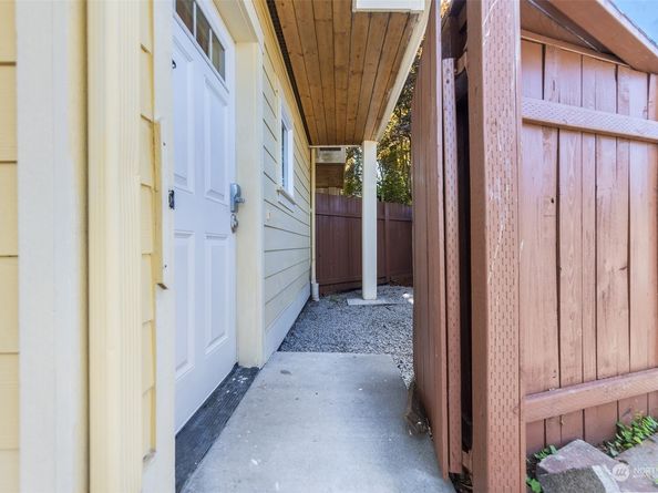 5033 12th Avenue NE B, Seattle WA 98105