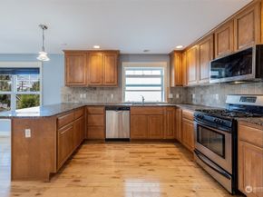 5033 12th Avenue NE B, Seattle WA 98105