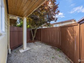 5033 12th Avenue NE B, Seattle WA 98105