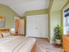 5033 12th Avenue NE B, Seattle WA 98105