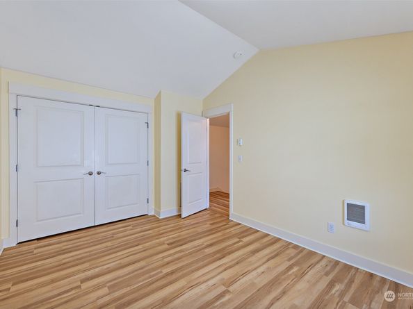 5033 12th Avenue NE B, Seattle WA 98105