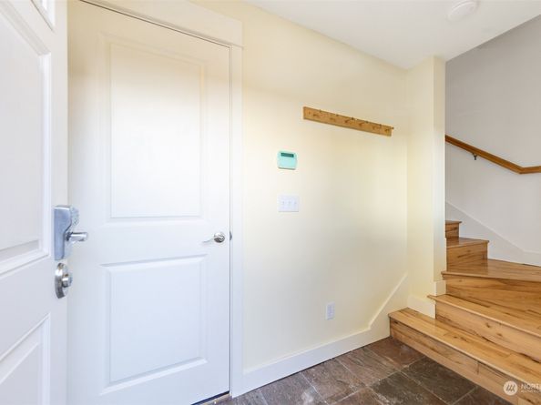 5033 12th Avenue NE B, Seattle WA 98105