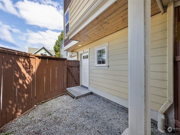 5033 12th Avenue NE B, Seattle WA 98105