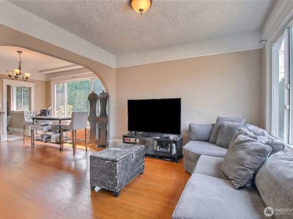 916 23rd Avenue S, Seattle WA 98144