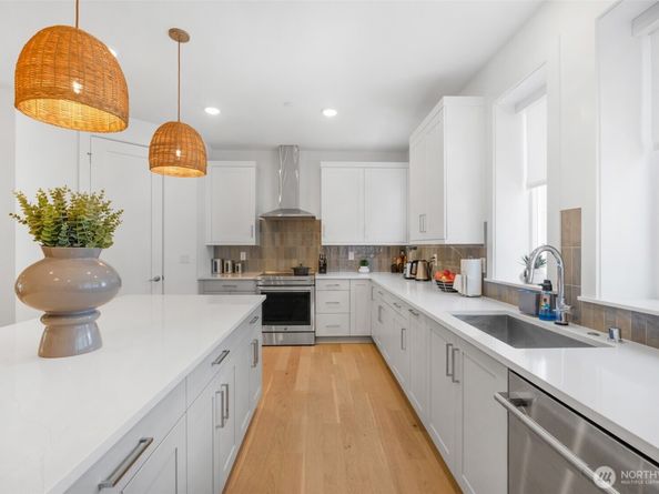 12322 138th Place NE 102, Redmond WA 98052