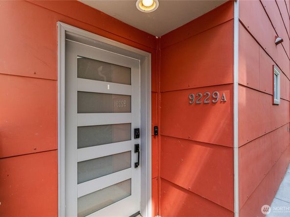 9229 17th Avenue SW A, Seattle WA 98106