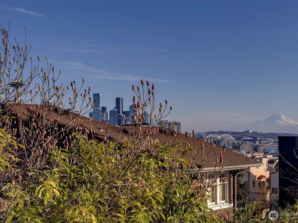 505 W Kinnear Place, Seattle WA 98119