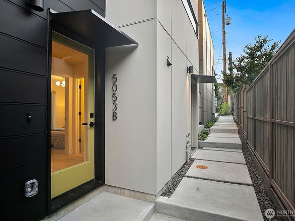5053 35th Avenue SW B, Seattle WA 98126