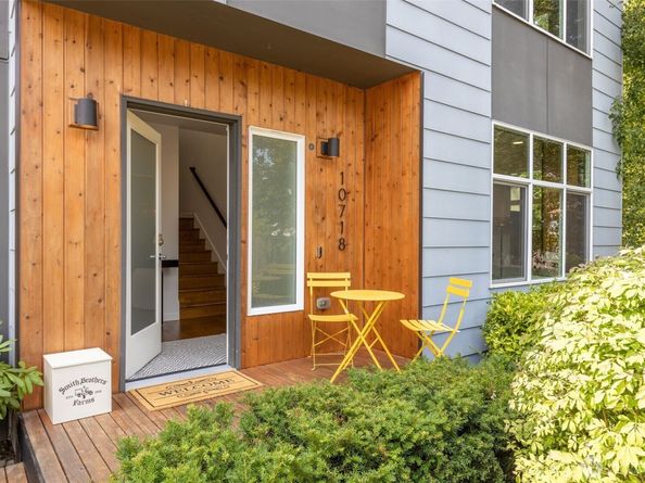 10718 15th Avenue NE, Seattle WA 98125
