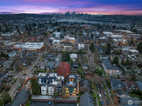 1706 B N 47th Street, Seattle WA 98103