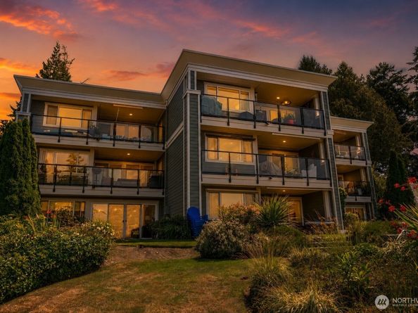 6620 Lake Washington Boulevard NE 303, Kirkland WA 98033
