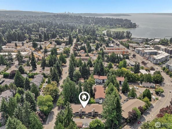 12037 100th Avenue NE 103, Kirkland WA 98034