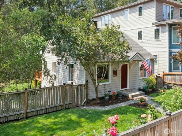 18011 18005 83rd Avenue NE, Kenmore WA 98028