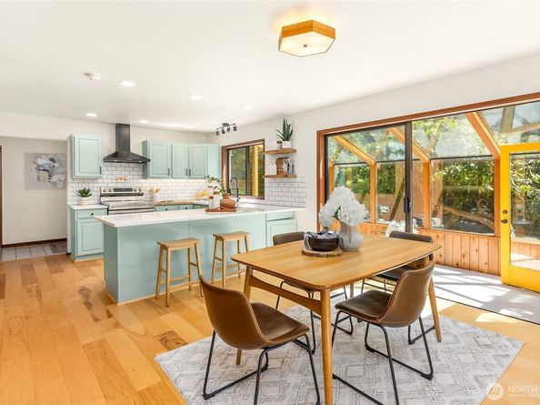 676 Park Avenue NE, Bainbridge Island WA 98110