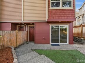 723 N 95th Street A, Seattle WA 98103