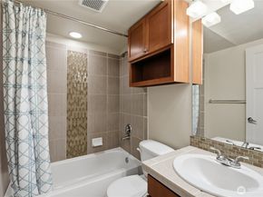 723 N 95th Street A, Seattle WA 98103