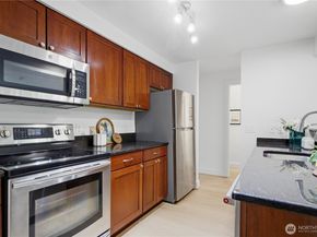 15829 NE Leary Way A104, Redmond WA 98052