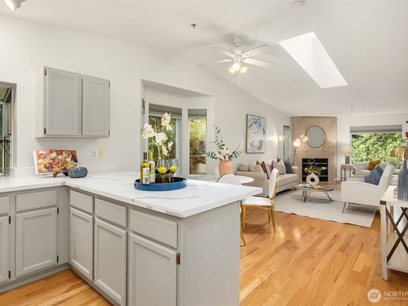 12323 NE 97th Street M, Kirkland WA 98033
