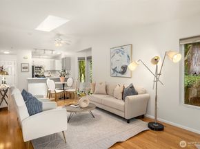 12323 NE 97th Street M, Kirkland WA 98033