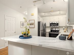 12323 NE 97th Street M, Kirkland WA 98033