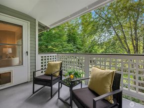12323 NE 97th Street M, Kirkland WA 98033