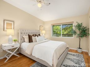 12323 NE 97th Street M, Kirkland WA 98033