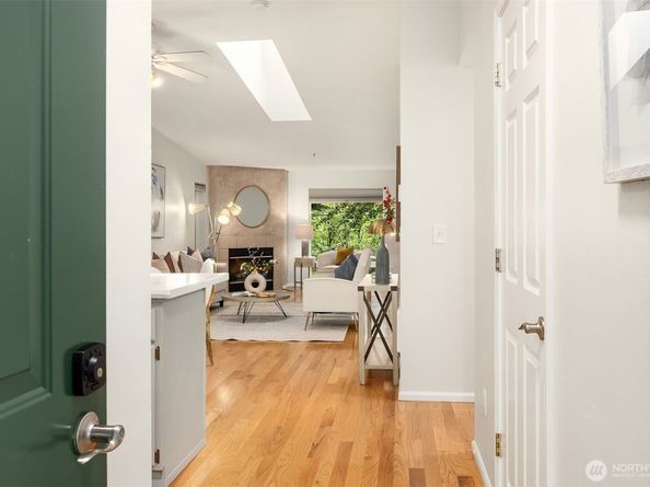 12323 NE 97th Street M, Kirkland WA 98033