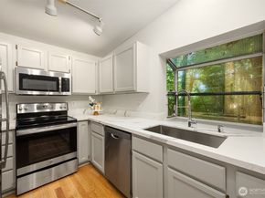 12323 NE 97th Street M, Kirkland WA 98033