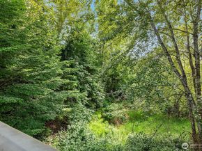 12323 NE 97th Street M, Kirkland WA 98033