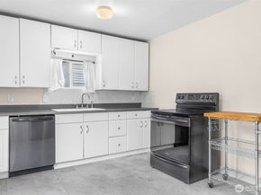 626 SW 142nd Street, Burien WA 98166