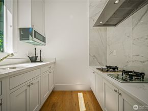 5027 48th Avenue NE, Seattle WA 98105