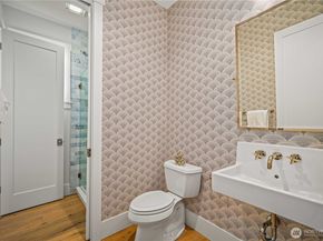 5027 48th Avenue NE, Seattle WA 98105