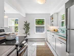 8221 23rd Avenue NE, Seattle WA 98115