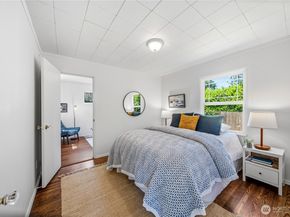 8221 23rd Avenue NE, Seattle WA 98115
