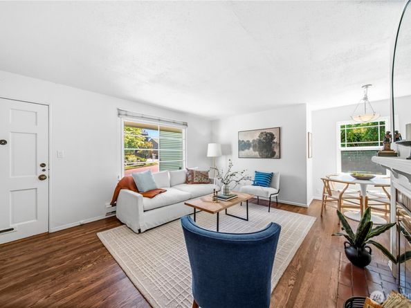 8221 23rd Avenue NE, Seattle WA 98115