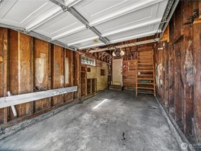 8221 23rd Avenue NE, Seattle WA 98115