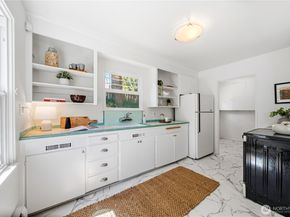 8221 23rd Avenue NE, Seattle WA 98115