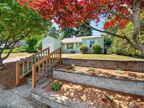 8221 23rd Avenue NE, Seattle WA 98115