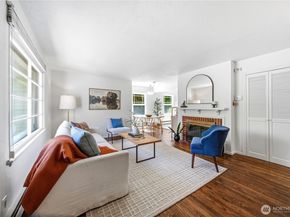8221 23rd Avenue NE, Seattle WA 98115