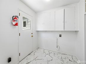 8221 23rd Avenue NE, Seattle WA 98115